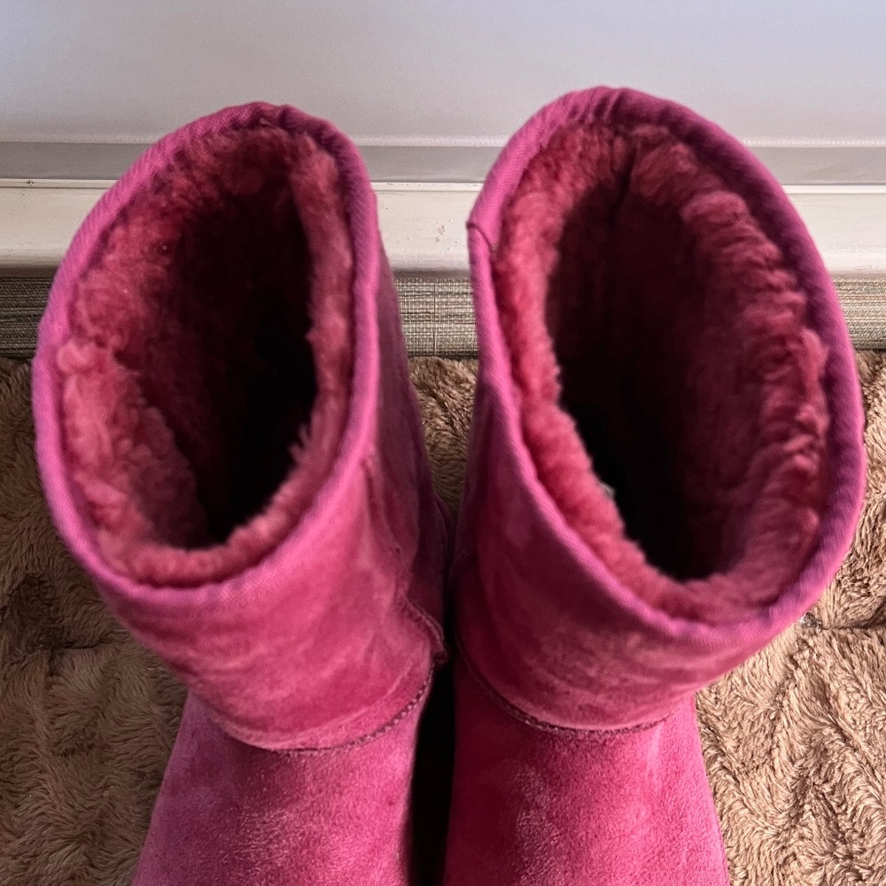 UGG Classic Short Boots  Fuschia Tone  Good Condition With Normal Wear  Size W7 - Picture 3 of 9